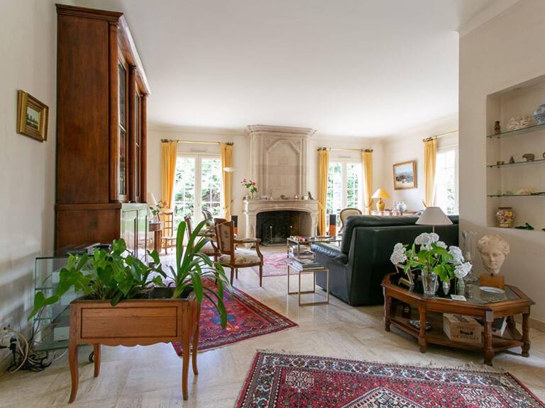 Maison Gétigné 11 P . 6 Chs . Bureaux . 274.92 M² . T 6832 M² . Garage . Cave . Salle de jeux . Bucher — photo 1