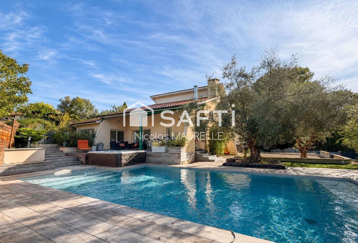 Maison 195 m², piscine, vaste terrain, dépendances — photo 1