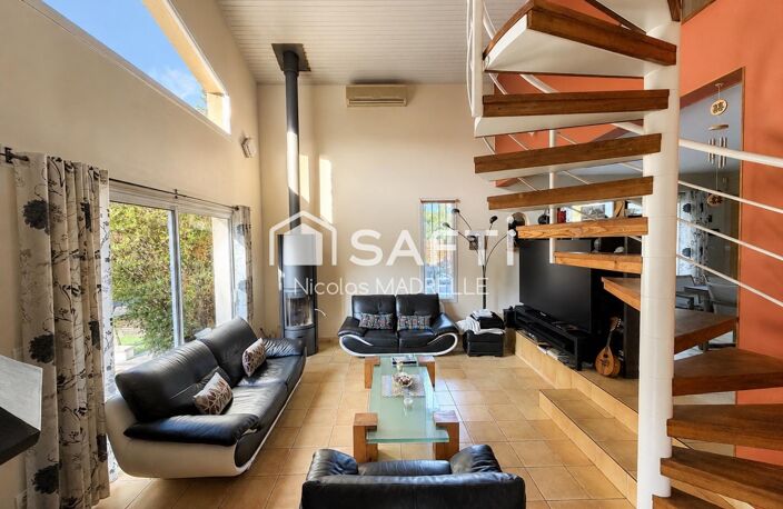 Maison 195 m², piscine, vaste terrain, dépendances — photo 4