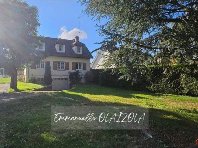 2/5 chambres de plain pied ( 3ème possible), sous sol semi enterré, 240 m 2 au sol, — photo du bien