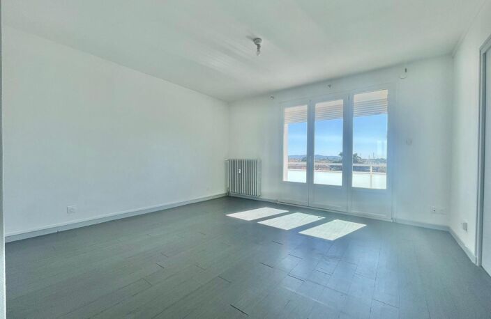 Location appartement 4 pièces 75 m² à Portes-lès-Valence (26800) — photo 2