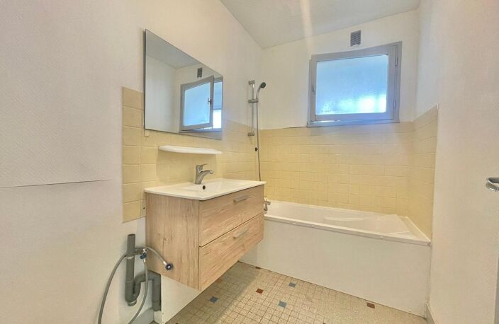 Location appartement 4 pièces 75 m² à Portes-lès-Valence (26800) — photo 4