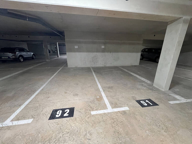 2 Parkings Roquefort Les Pins 13.3 m2 - centre ville — photo 1