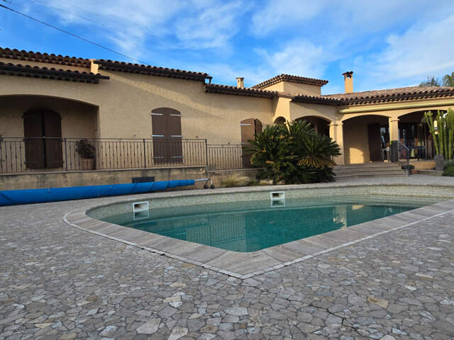 Maison Cagnes Sur Mer 4 pièce(s) 240 m² habitables — photo du bien