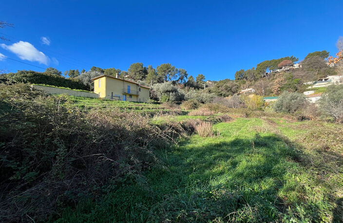 CARROS LES PLANS - TERRAIN CONSTRUCTIBLE DE 5 737 M² — photo 2