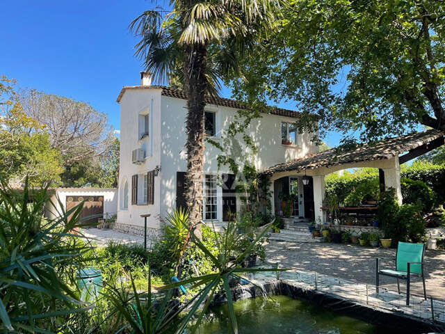 Maison d'Exception à La Gaude - Charme Années 60 avec Piscine et Vue Dégagée — photo du bien