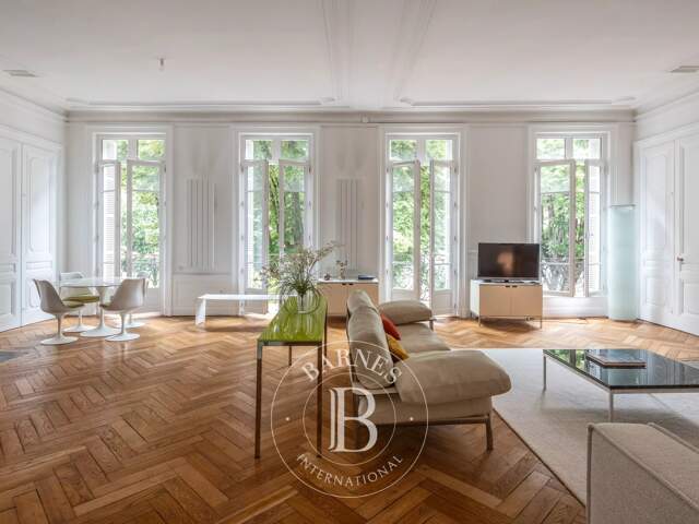 LYON 6 - PUVIS de CHAVANNES- Appartement de 203,59 m² - 5 chambres - balcon - 1 Cave — photo du bien
