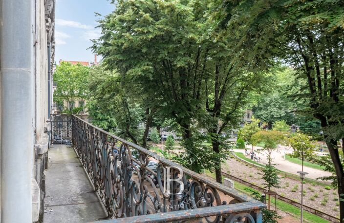 LYON 6 - PUVIS de CHAVANNES- Appartement de 203,59 m² - 5 chambres - balcon - 1 Cave — photo 2