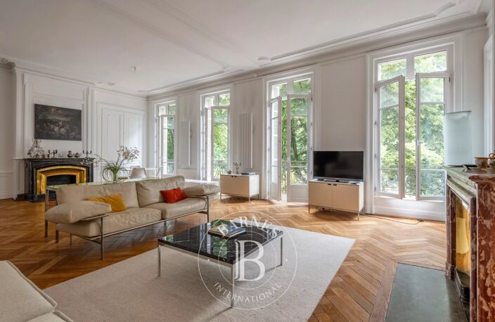 LYON 6 - PUVIS de CHAVANNES- Appartement de 203,59 m² - 5 chambres - balcon - 1 Cave — photo 4
