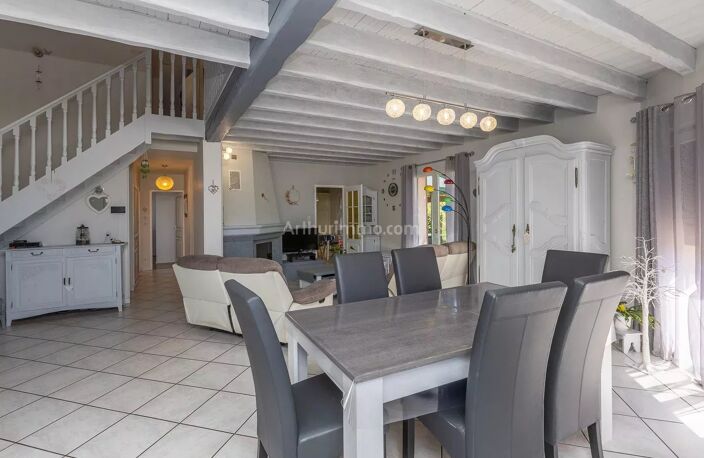 Maison familiale d’environ 155 m² avec sous-sol complet, piscine et terrain de 1 800 m² — photo 5