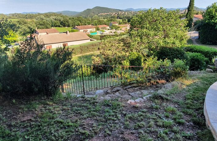 EXCLUSIVITÉ - CHARMANT MAS PROVENÇAL AVEC PISCINE — photo 2
