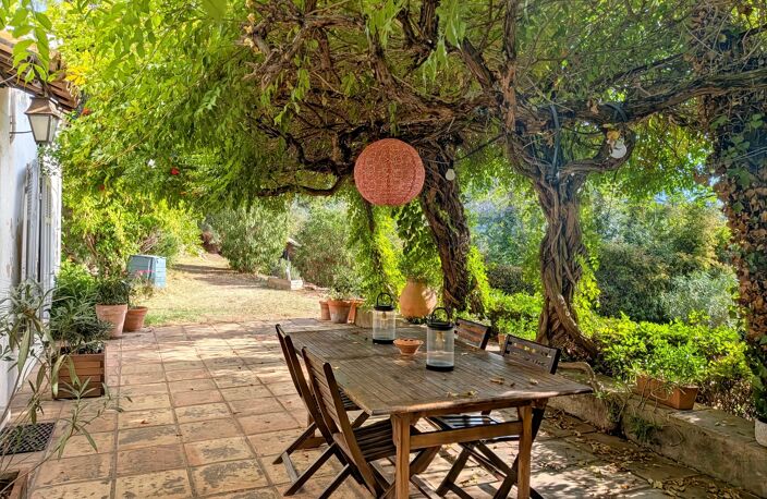 EXCLUSIVITÉ - CHARMANT MAS PROVENÇAL AVEC PISCINE — photo 3