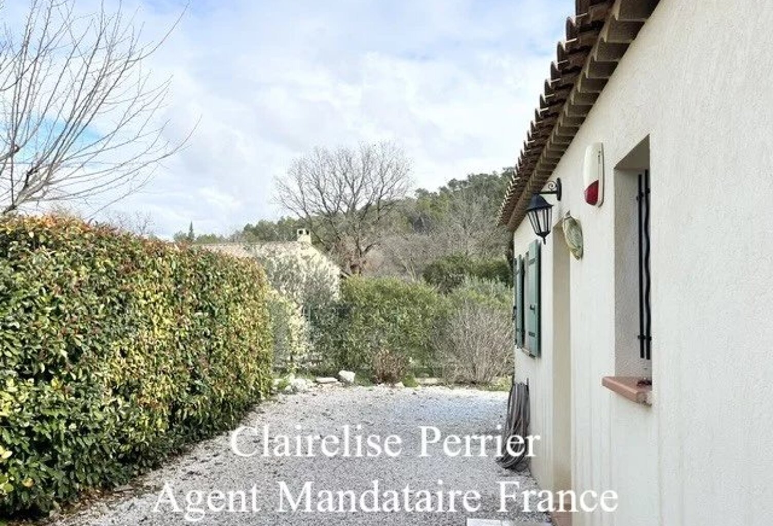 CHARMANTE MAISON 3 CHAMBRES À ENTRECASTEAUX — photo 1
