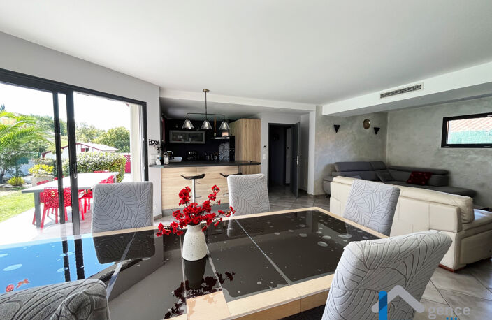 MAISON RECENTE AVEC PISCINE CHAUFFÉE, À DEUX PAS D'HENDAYE — photo 3