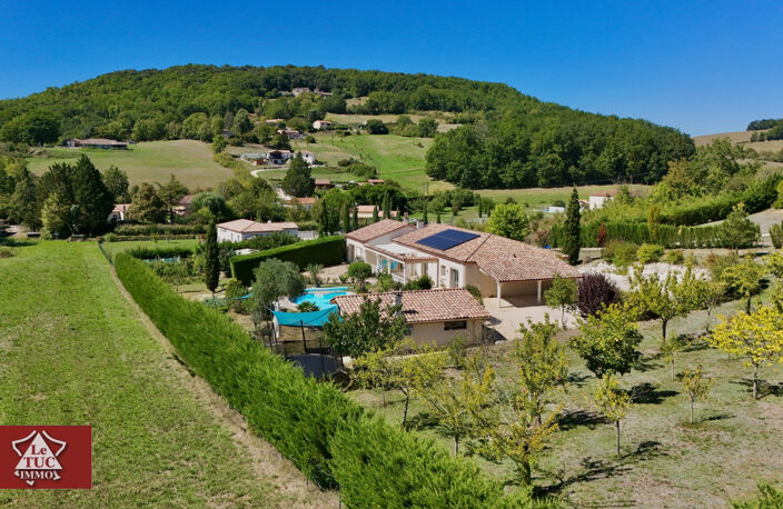 Grande maison tout confort avec pool house et piscine. — photo 2