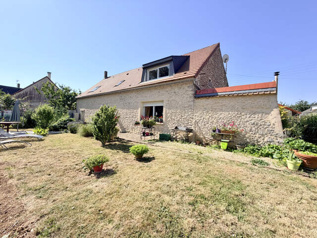 Propriété en pierre rénovée   Charme, confort et tranquillit — photo du bien