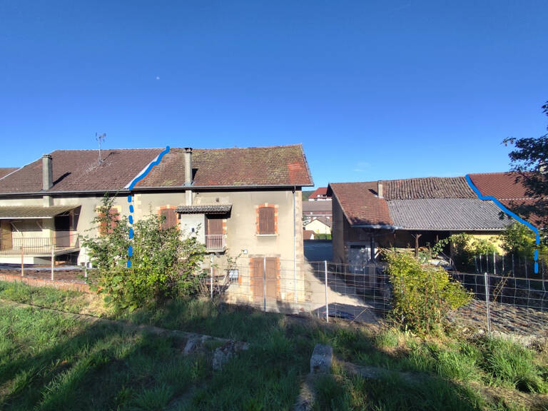 Ensemble immobilier à rénover au centre de Montferrat 38620 — photo 1