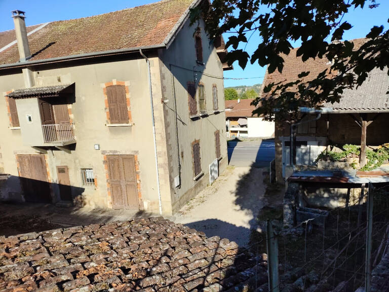 Ensemble immobilier à rénover au centre de Montferrat 38620 — photo 1