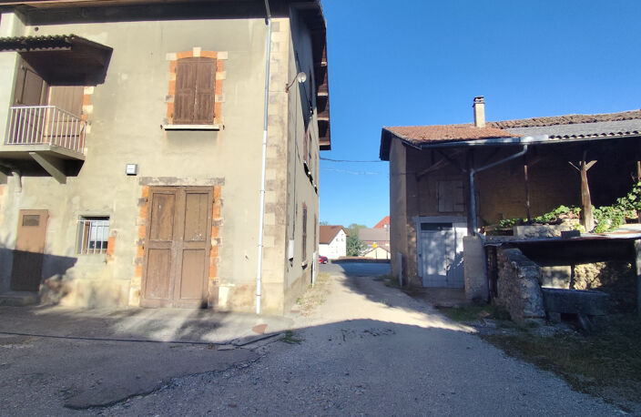 Ensemble immobilier à rénover au centre de Montferrat 38620 — photo 2