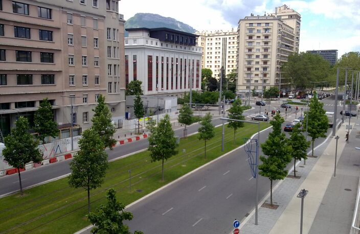 Location appartement 2 pièces 49 m² à Grenoble (38000) — photo 2