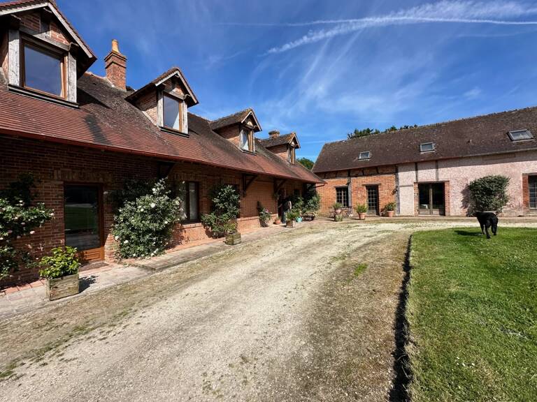 65 Ha DE NATURE, DEUX ÉTANGS, DES DÉPENDANCES… POTENTIEL RARE — photo 1