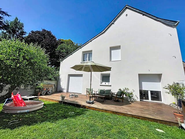 Maison Prée D 'Anjou - 4 chambres - garages - terrain — photo du bien