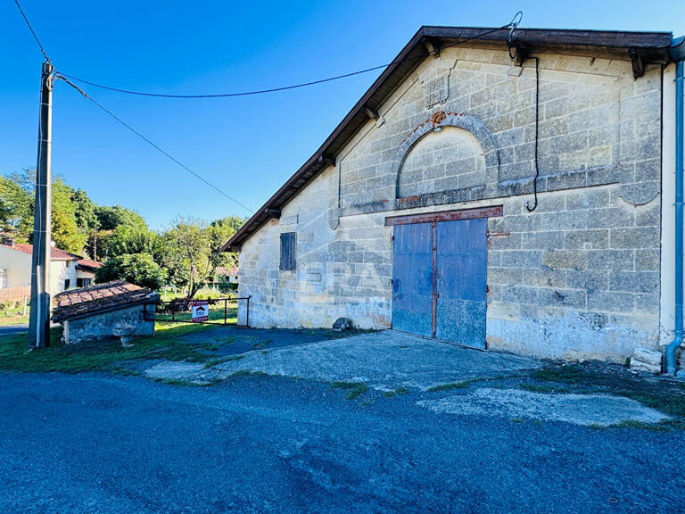 Garage Samonac 5 pièce(s) 172 m2 — photo 1