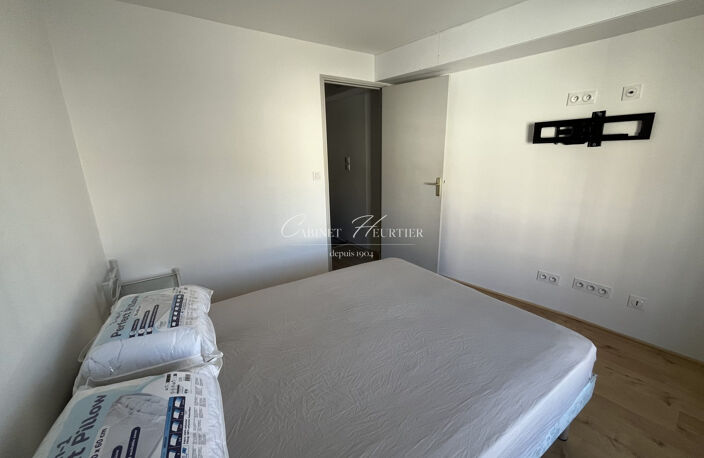 CHIRENS - MAISON DE VILLE - TRIPLEX MEUBLE — photo 5