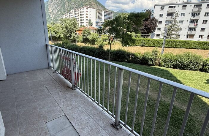 Appartement T4 de 92 m² avec fort potentiel  Balcons, cave e — photo 2