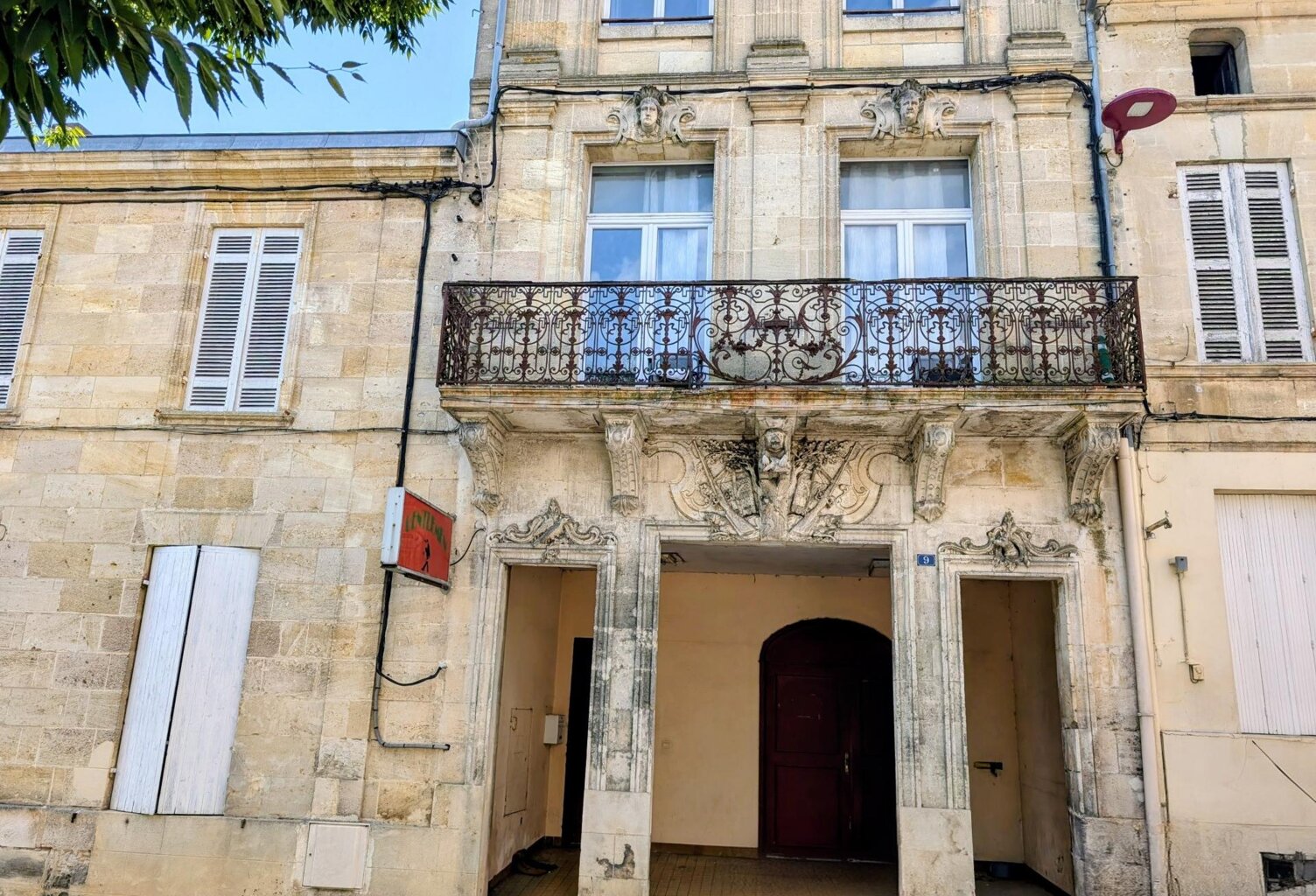 Ensemble immobilier de caractère au cœur de Saint-Savin  719 m² de potentiel, avec logements loués — photo 1