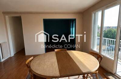 Appartement avec balcon, dans un immeuble bien entretenu — photo du bien