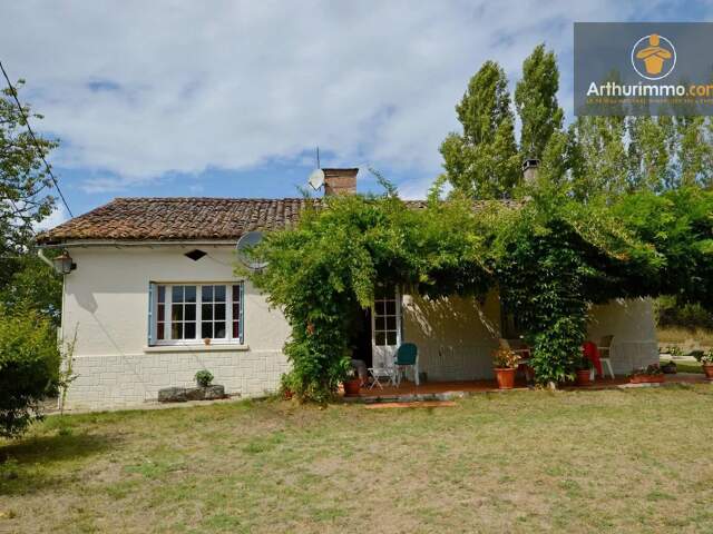 Maison en pierres avec piscine et vue campagne — photo du bien