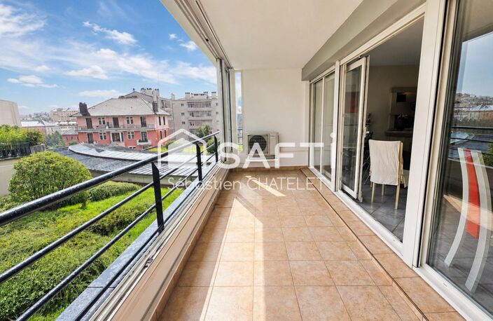 Annecy rue Carnot vue montagne — photo 2