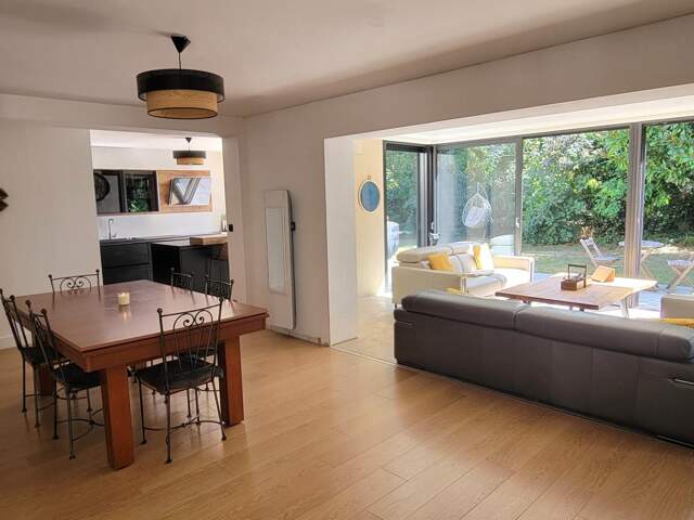 À 5 minutes de Bayeux  Propriété familiale de charme avec dépendance en pierre, double garage et terrain de 2 000 m² — photo du bien
