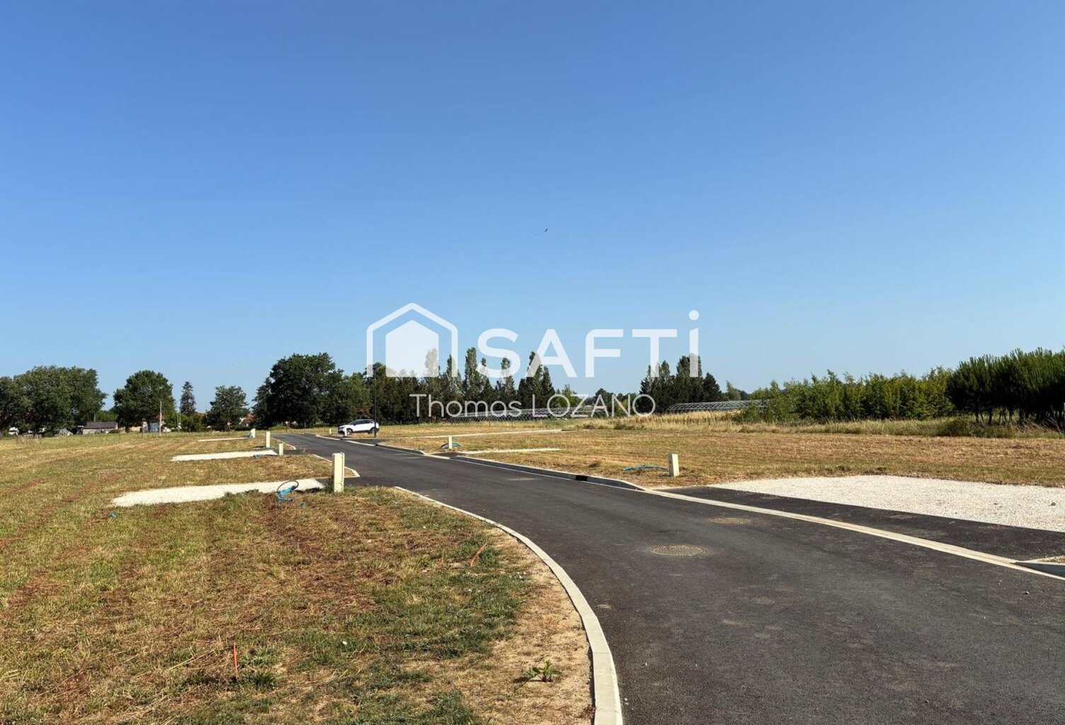 Terrain plat de 545 m2 pret a construire — photo 1