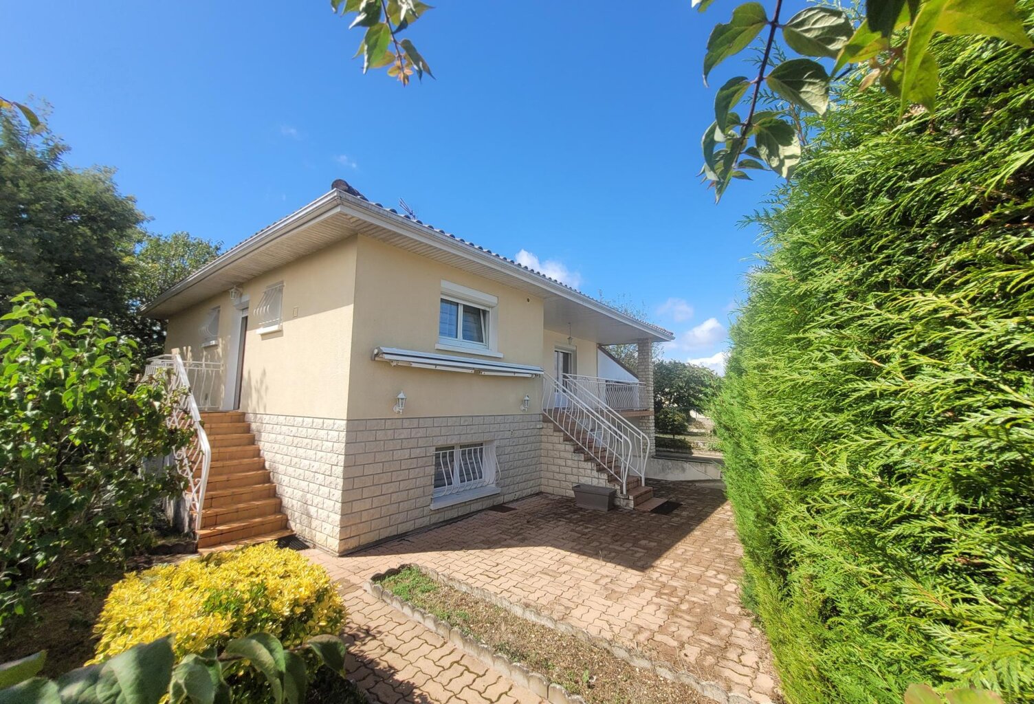 MAISON 7 PIÈCES,  136 M2, FONTAINE LE COMTE. — photo 1