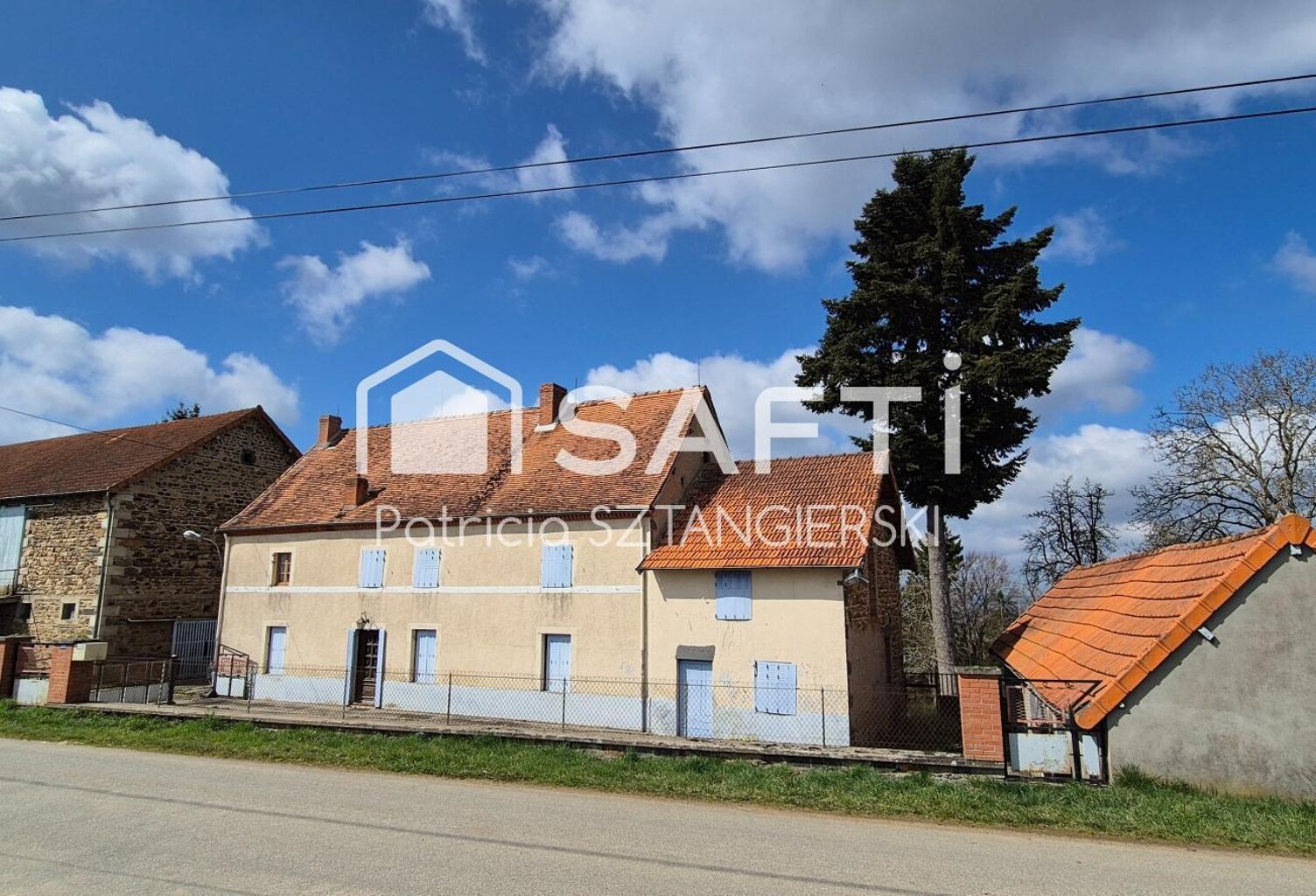 Une maison familiale pleine de caractère, 160 m², 5 chambres, garage 250 m² sur 2 niveaux, proche du lac des fades. — photo 1