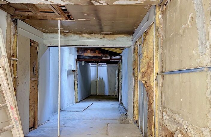 immeuble de ville en triplex à rénover en plein centre piétonnier de La Tour-du-Pin — photo 3