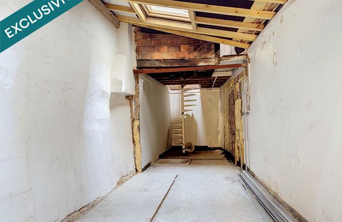 immeuble de ville en triplex à rénover en plein centre piétonnier de La Tour-du-Pin — photo 4