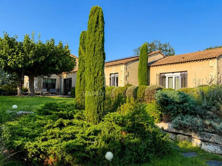 A FONTVIEILLE, en collines, Maison avec 5 chambres et piscine... — photo 1