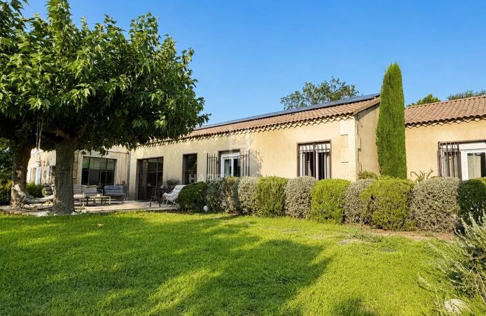 A FONTVIEILLE, en collines, Maison avec 5 chambres et piscine... — photo 4