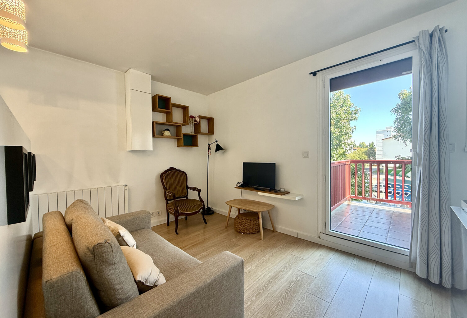 CHARMANT STUDIO MEUBLÉ, QUARTIER URDAZURI, À DEUX PAS DE LA — photo 1