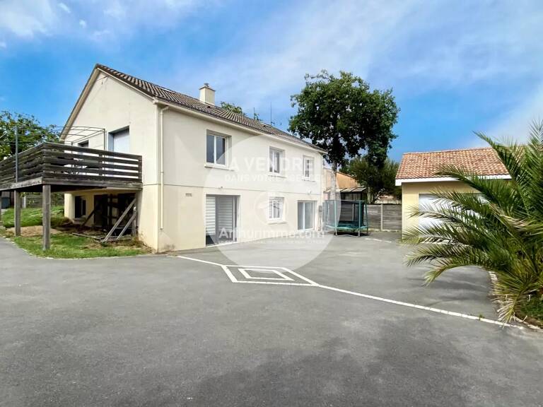 A LOUER : Maison 4 chambres avec grand garage et jardin de 1 350 m² — photo 1