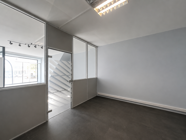 LOCAL PROFESSIONNEL DE 55 m2 EN REZ-DE-CHAUSSÉE AVEC ENTRÉE — photo 1
