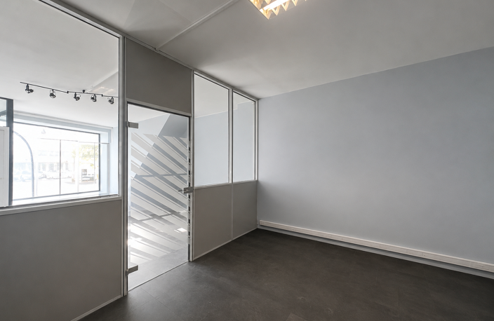 LOCAL PROFESSIONNEL DE 55 m2 EN REZ-DE-CHAUSSÉE AVEC ENTRÉE — photo 2