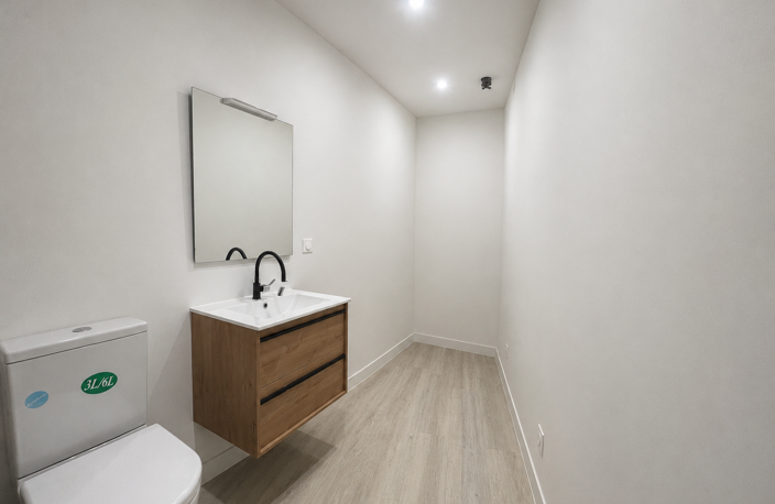 LOCAL PROFESSIONNEL DE 55 m2 EN REZ-DE-CHAUSSÉE AVEC ENTRÉE — photo 4