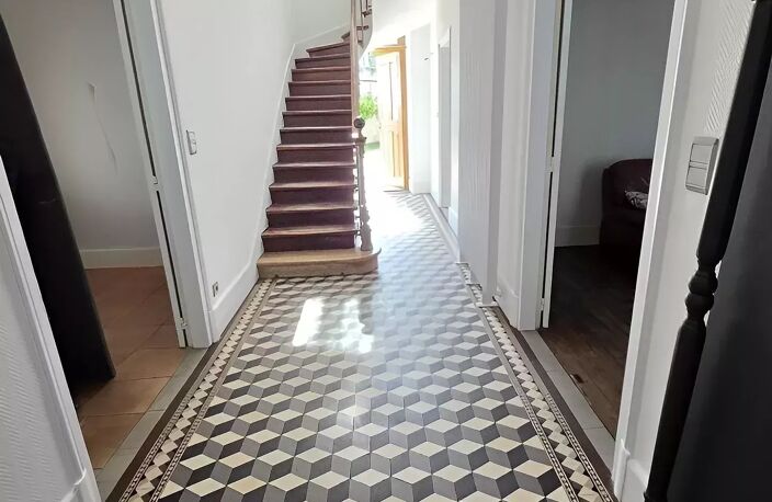 Maison de caractère de 172 m² — Gare et commerces à pied — photo 3
