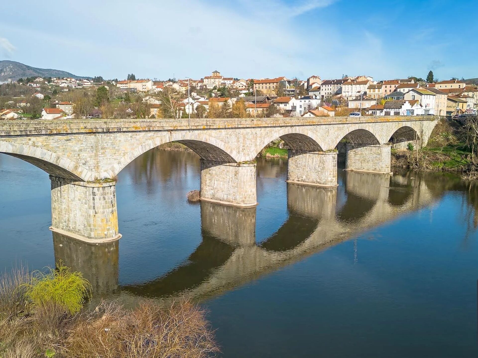Acheter appartement de 3 pièces 84 m² 69 000 € à Retournac (43130) : une annonce Arthurimmo.com — 2