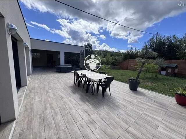 Maison 5 pièces 188 m² à Salavas — photo du bien