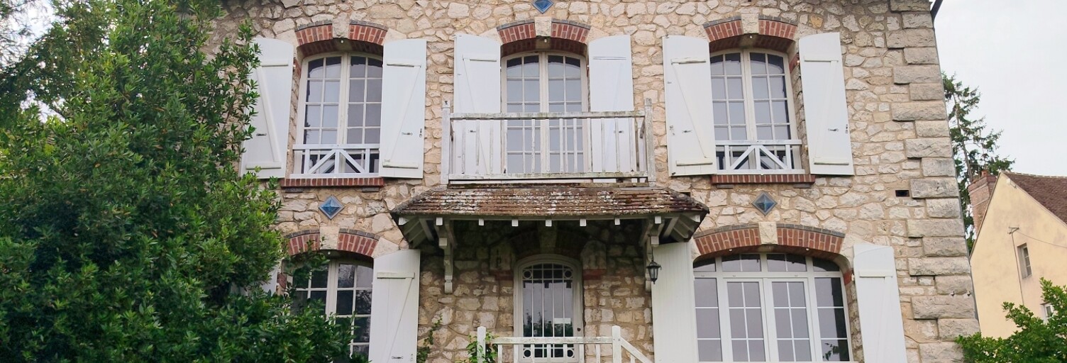 Maison 8 Pièces 230 m² à vendre à Saint-Pierre-lès-Nemours (77140)